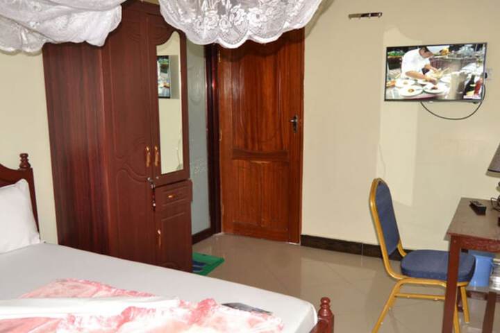 Room 8 of 20