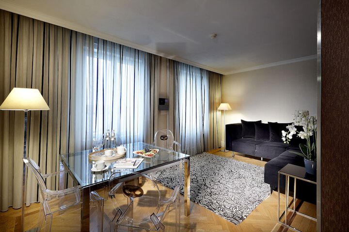 Room 9 of 51
