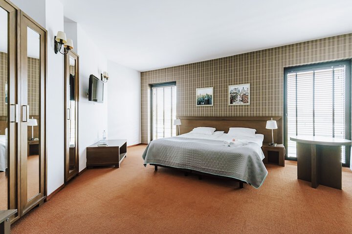 Room 16 of 47