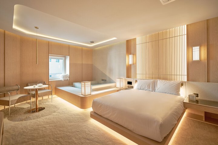 Room 30 of 142