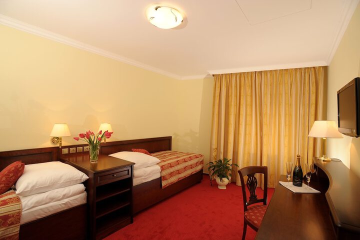 Room 12 of 42