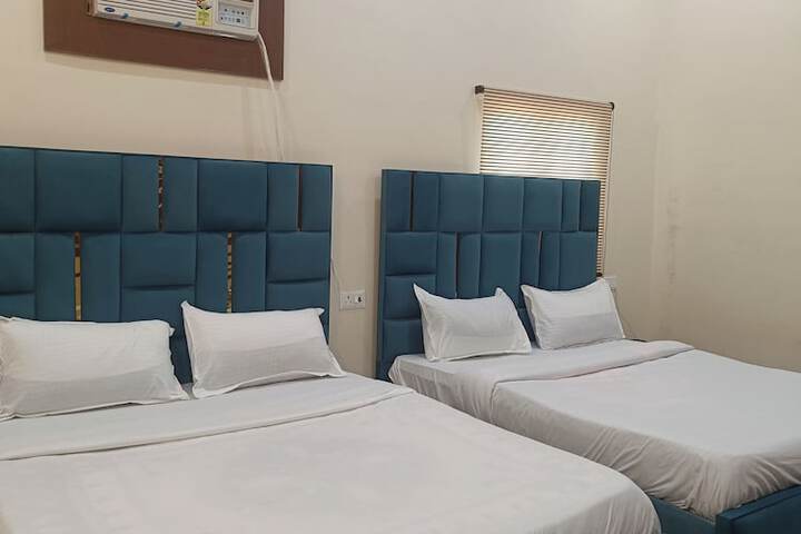 Room 12 of 19