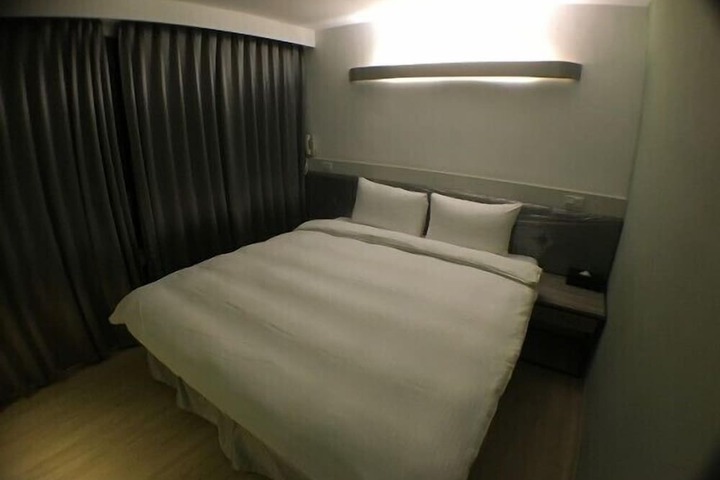 Room 30 of 50