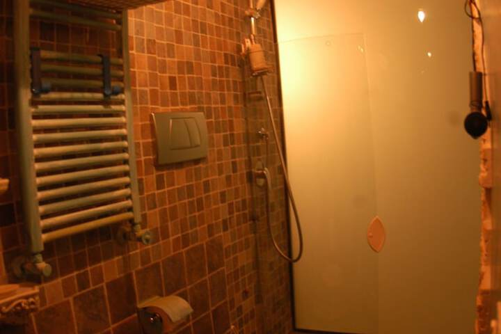 Room 6 of 86