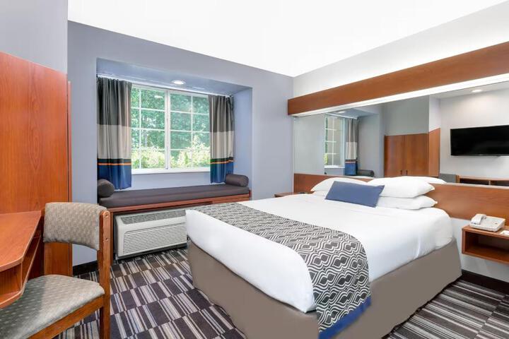 1 Queen Bed (1 of 21)