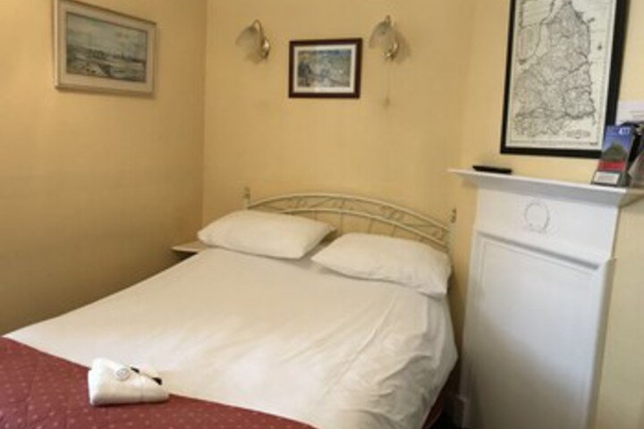 Room 3 of 16