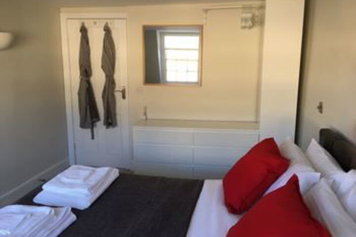 Room 11 of 34