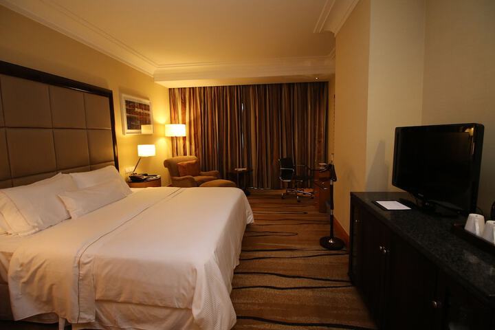 Room 9 of 70