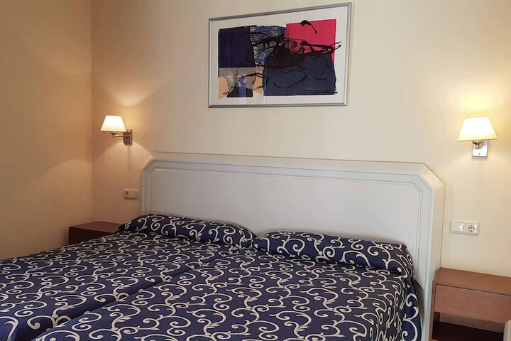 Room 4 of 28