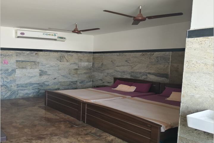 Room 14 of 31
