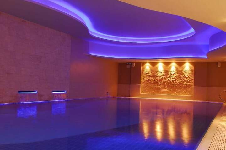 Hotel Pool