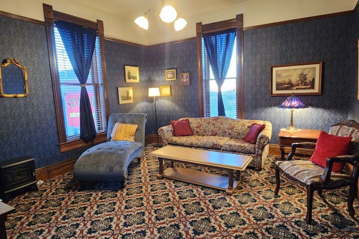 Room 6 of 19