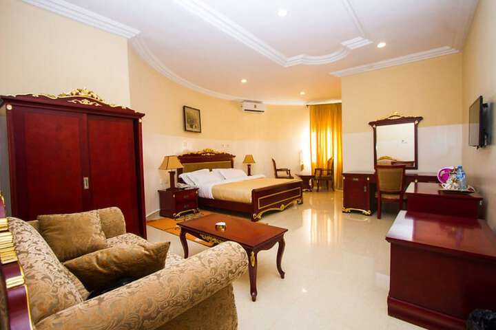 Room 10 of 24