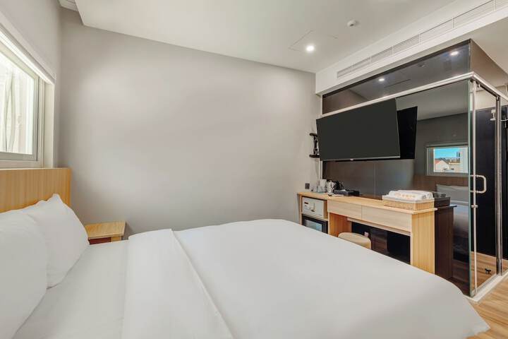 Room 30 of 69