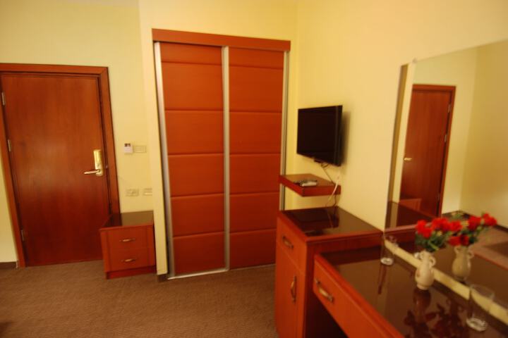 Room 10 of 17