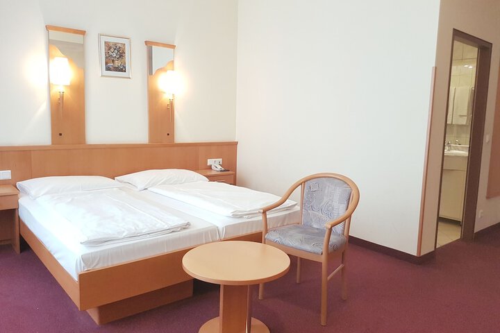 Room 37 of 133