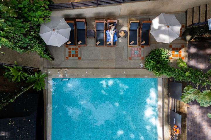 Hotel with Pool