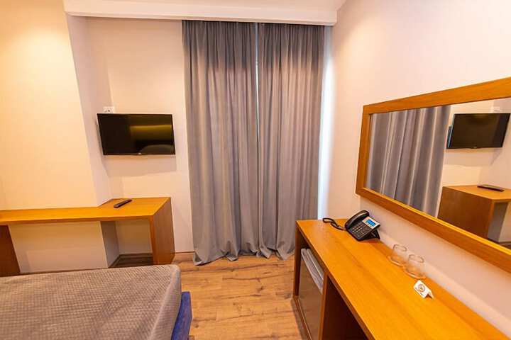 Room 26 of 34