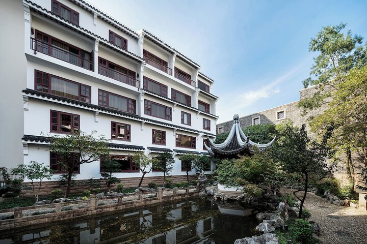 Hotel Exterior 121 of 165