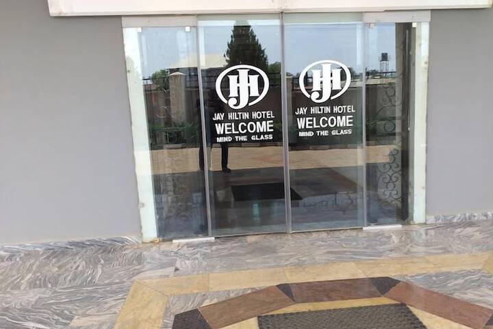 Jay Hiltin Hotel