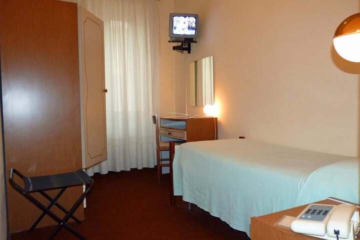 Room 5 of 20