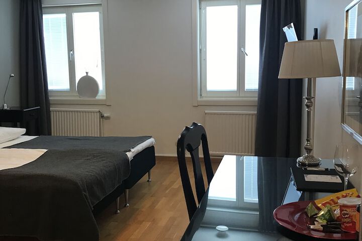 Room 6 of 38