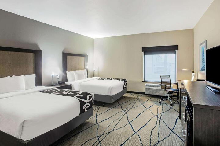 2 Queen Beds Accessible (4 of 11)