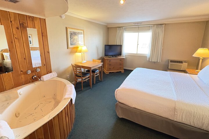 Room 33 of 81