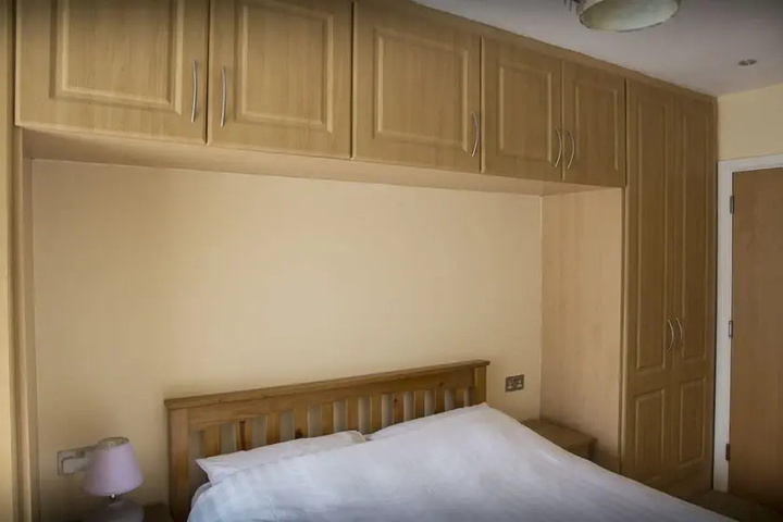 Room 6 of 18