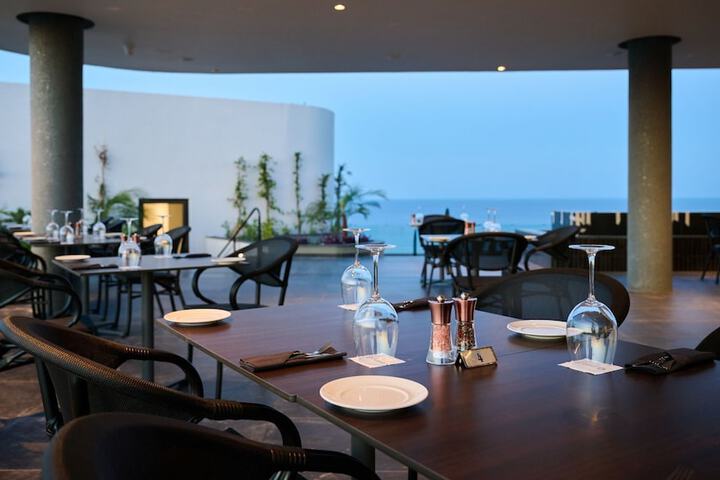 Dining 70 of 93