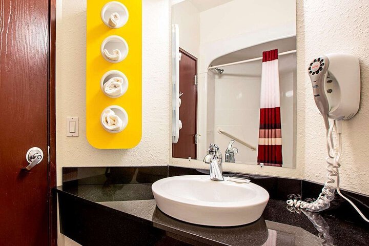 Bathroom sink