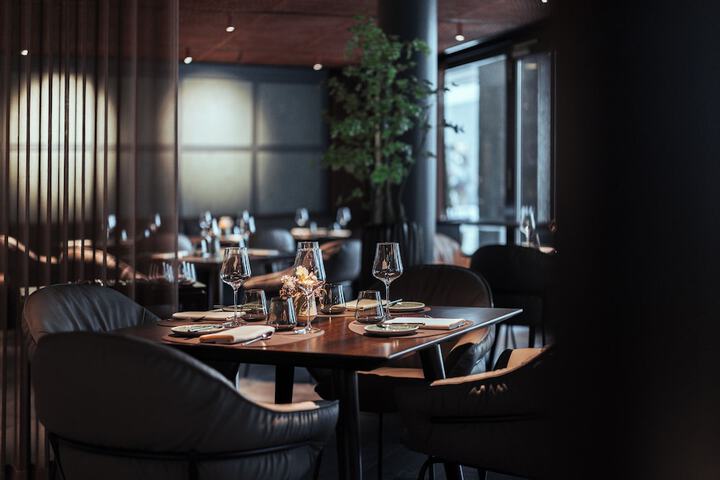 Dining 44 of 55