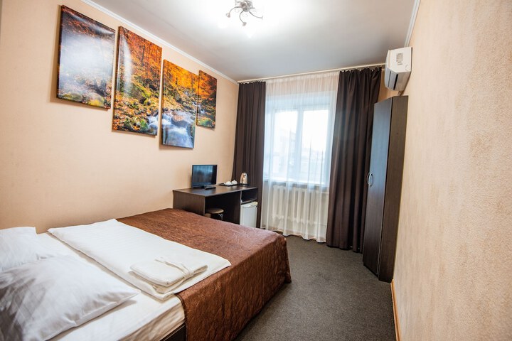 Room 10 of 42