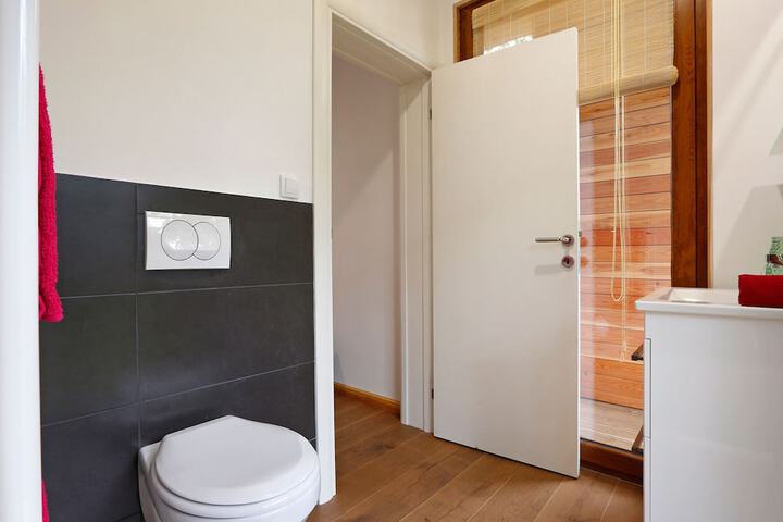 Room 53 of 85