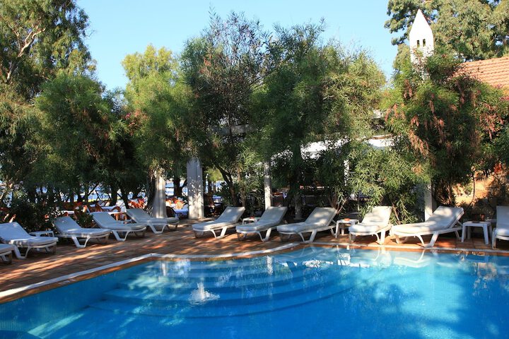 Hotel Pool