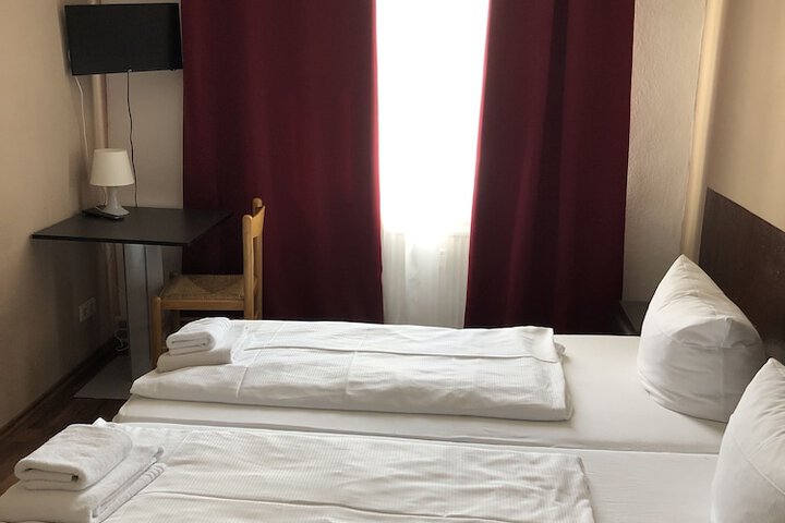 Room 21 of 37