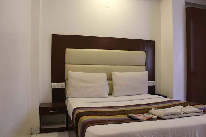 Room 13 of 21