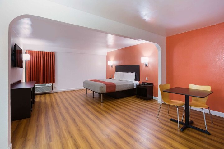 Room 13 of 45