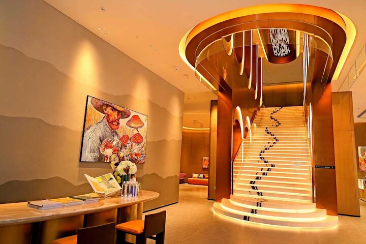 Ballroom/Hall 69 of 79