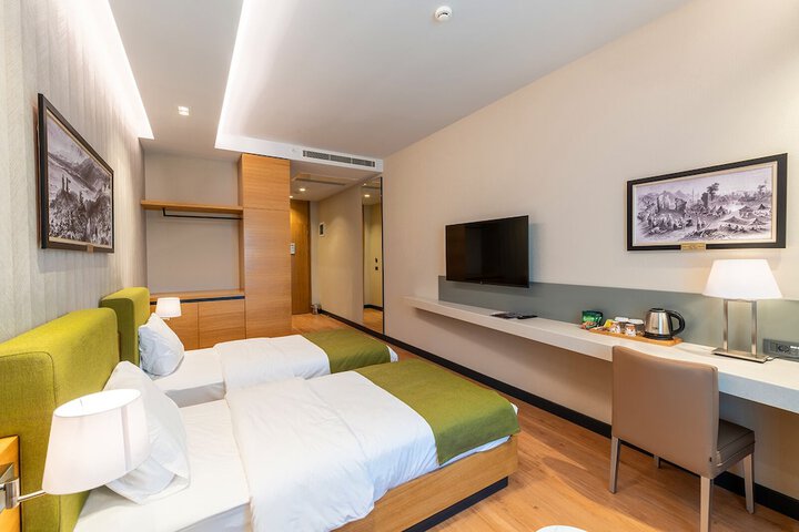 Room 2 of 37