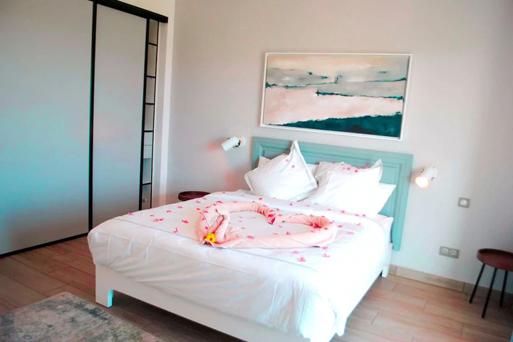 Room 2 of 4