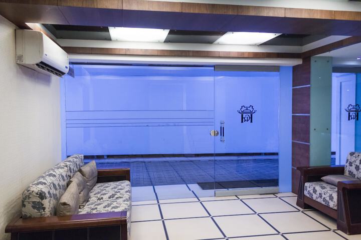 Guest Lobby