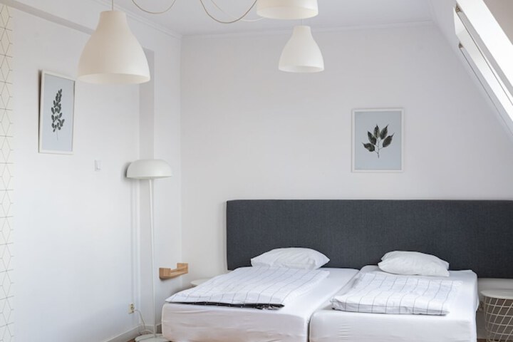 Room 9 of 178