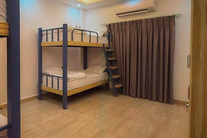 Room 32 of 52