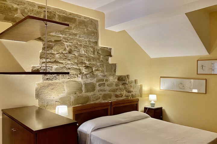 Room 8 of 33