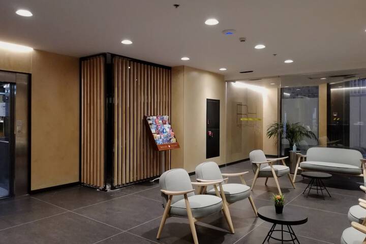Entrance & Lobby