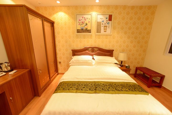 Room 8 of 38