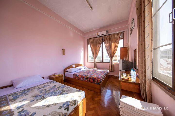 Room 13 of 28