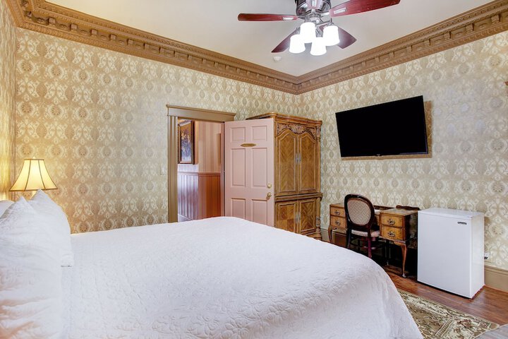 Room 32 of 82