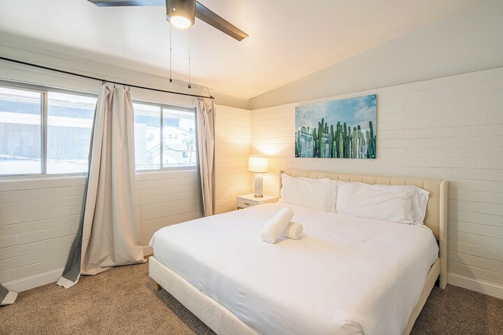 Dwell Tranquil Stay with Pool and Gym in Scottsdale, AZ